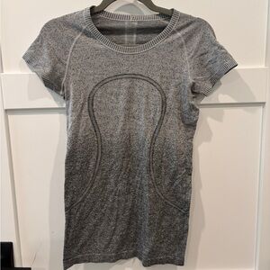 Lululemon Swiftly Tech Short Sleeve Ombré Grey EUC size 6